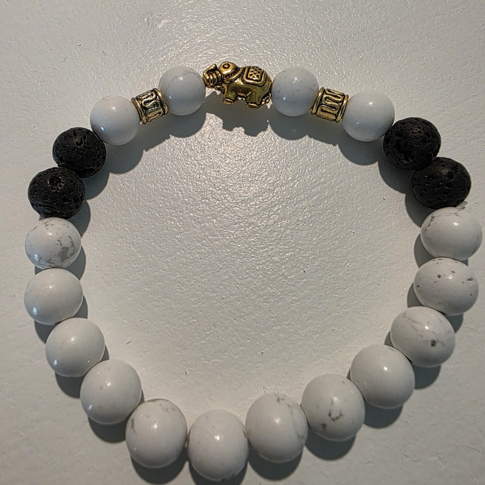 Elegant White and Black Beaded Bracelet with Gold Accents